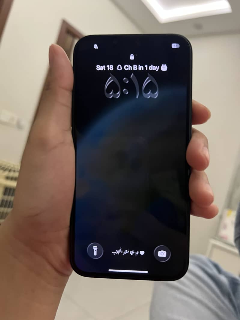 Apple iPhone 16e 2