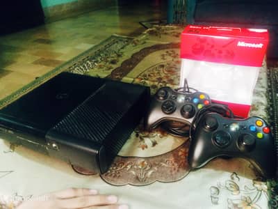 Xbox 360 E RGH | 160GB | 16 Installed Games | 2 Controllers