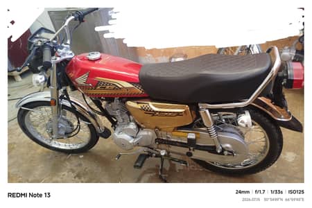 Honda 125 self start, 2025 model gold, red colour