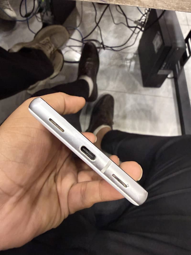 Google pixel 7a 4