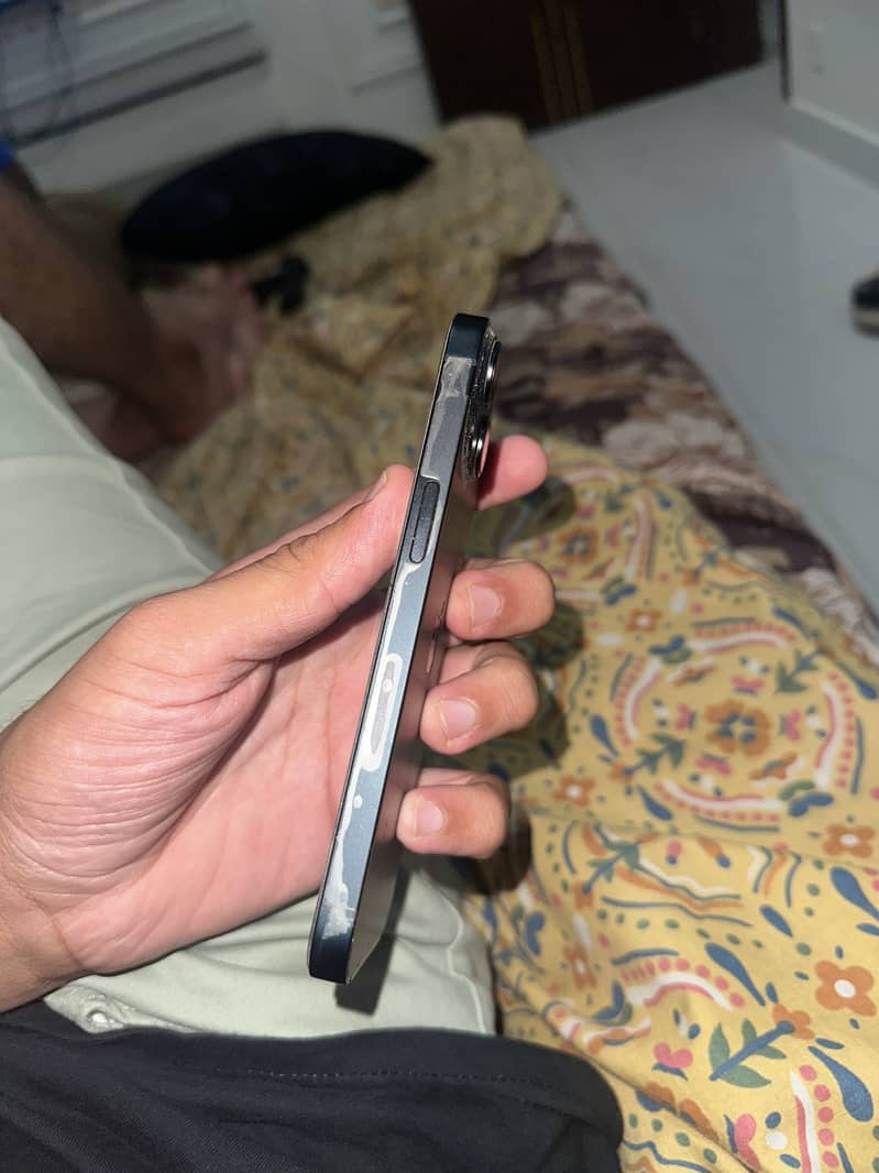 Apple iPhone 14 3