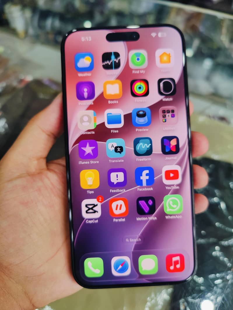 iPhone 15 Pro Max 4