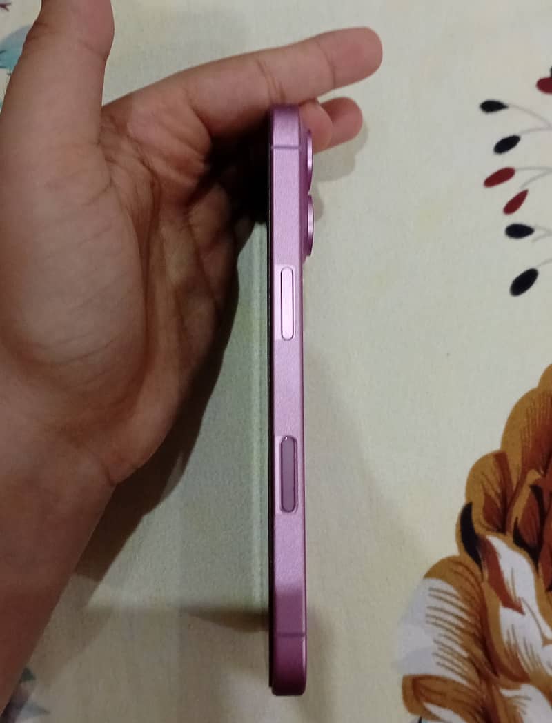 Apple iPhone 16 2