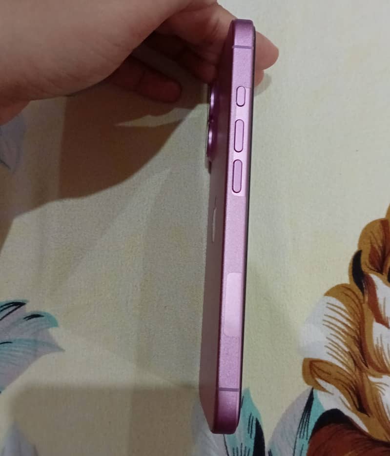 Apple iPhone 16 3