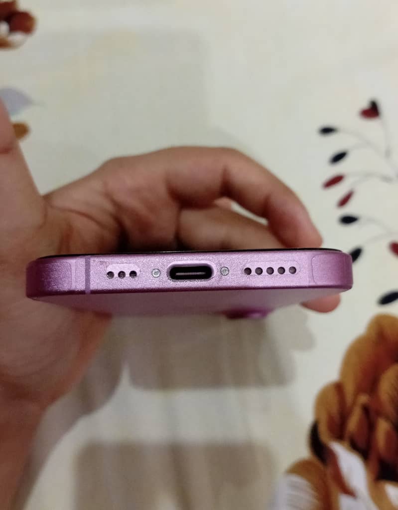 Apple iPhone 16 4