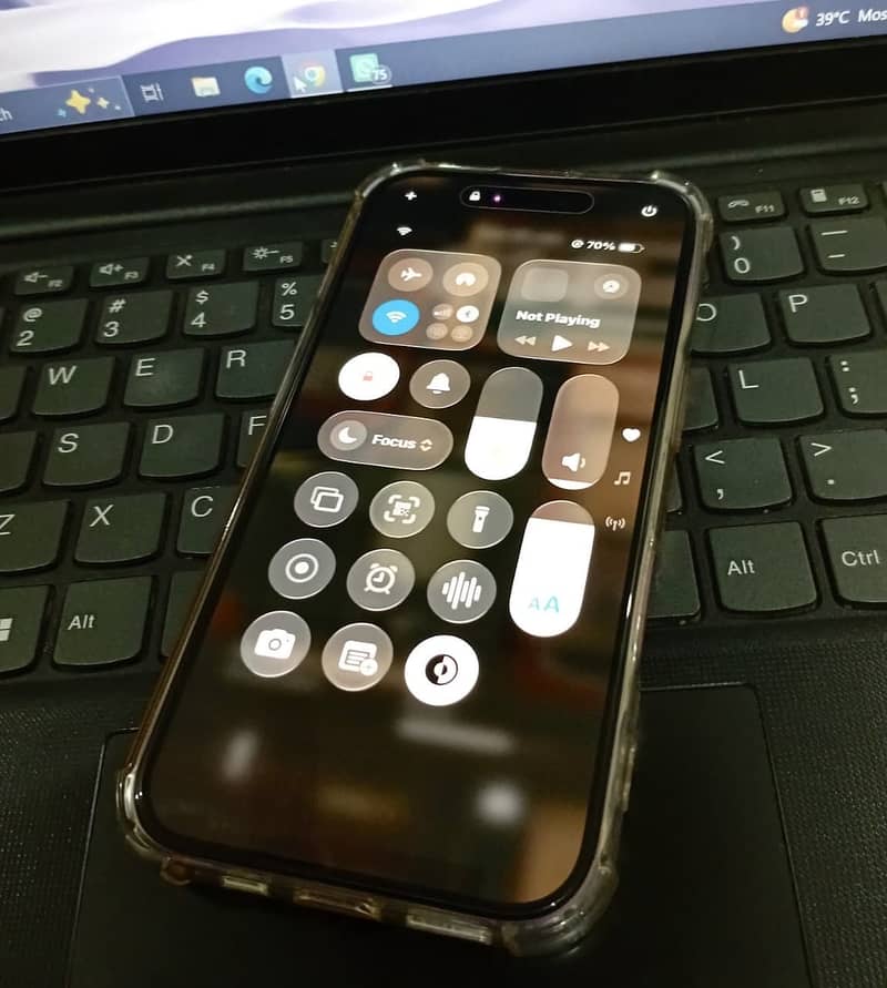 Apple iPhone 16 5