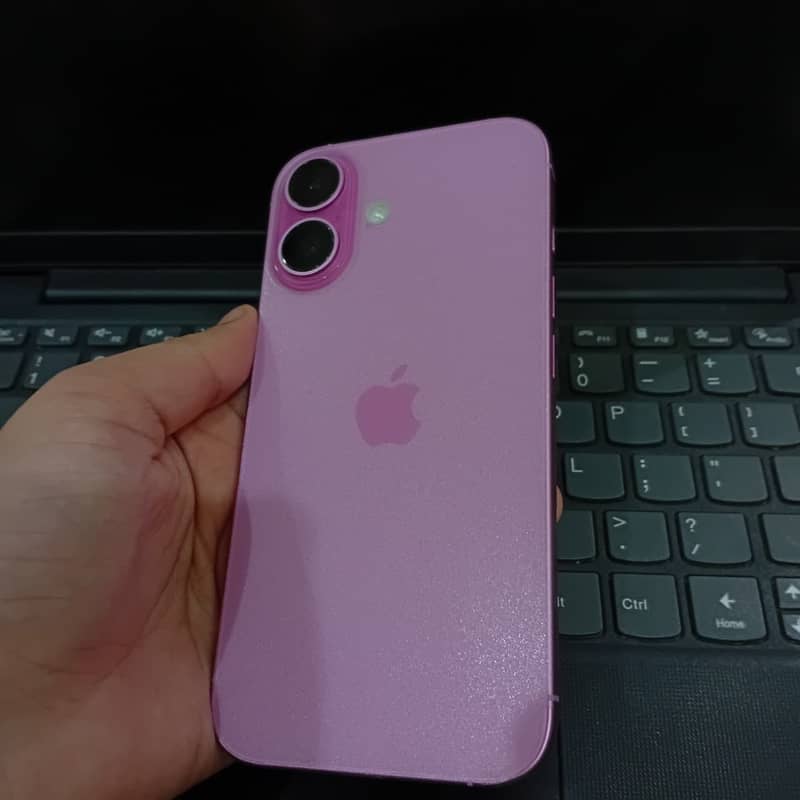 Apple iPhone 16 7