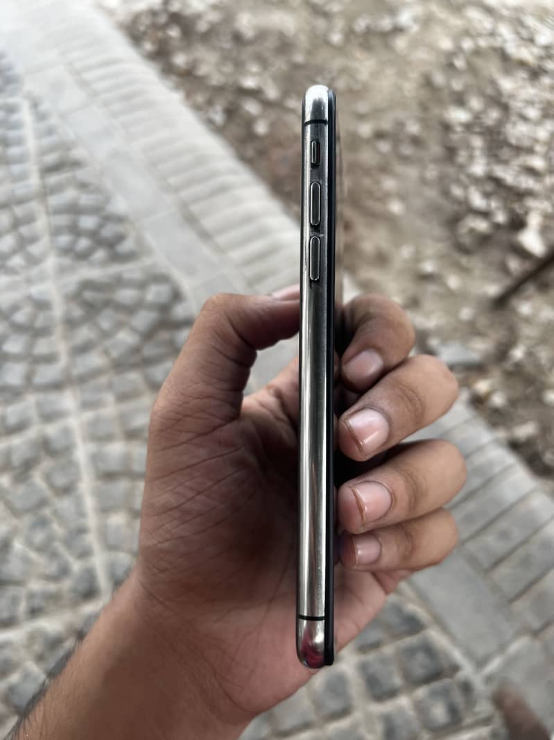 Apple iPhone X 3