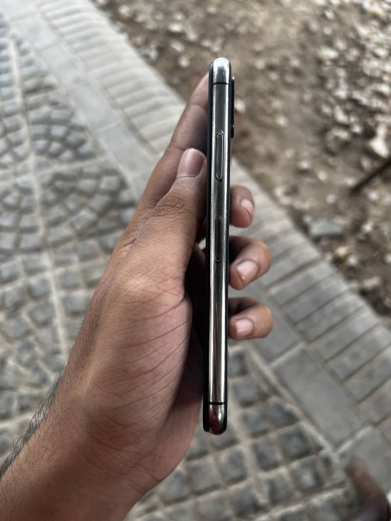 Apple iPhone X 5