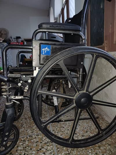 MEDLINE WHEEL CHAIR