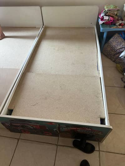 2 single bed with mattreese
