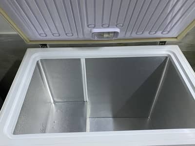 Waves deep freezer