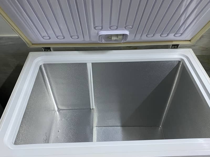 Waves deep freezer 0