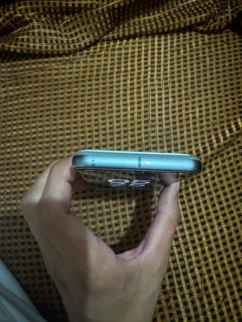 Google Pixel 8 4