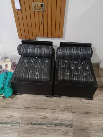 stools 2 wood k hy bilkul ok hy new hy