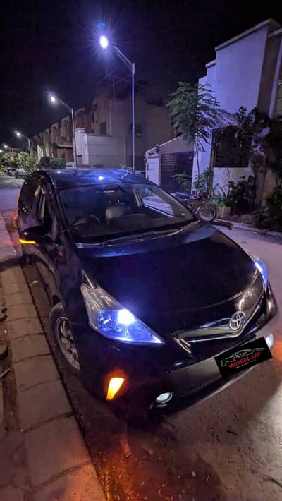 Toyota Prius Alpha 2012