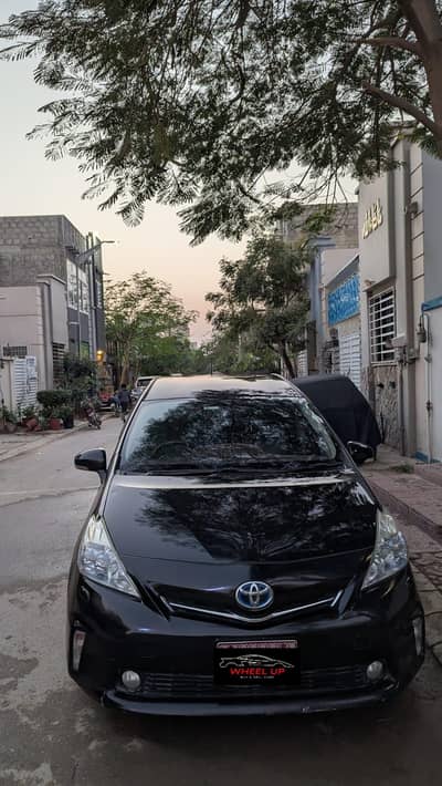 Toyota Prius Alpha 2012