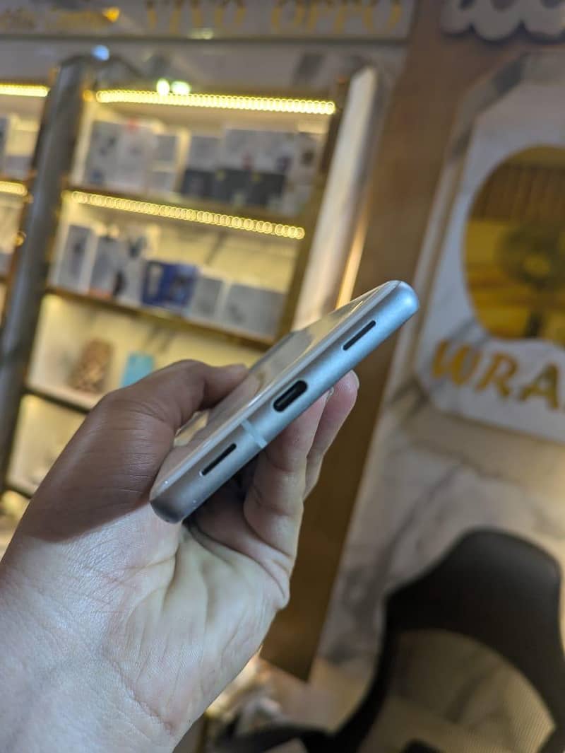 Google Pixel 7a 2