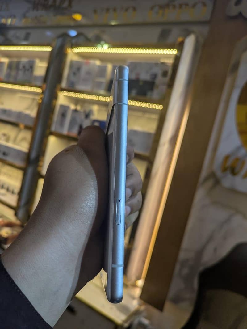 Google Pixel 7a 4