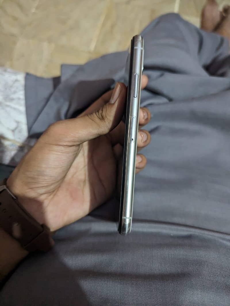 Apple iPhone X 5