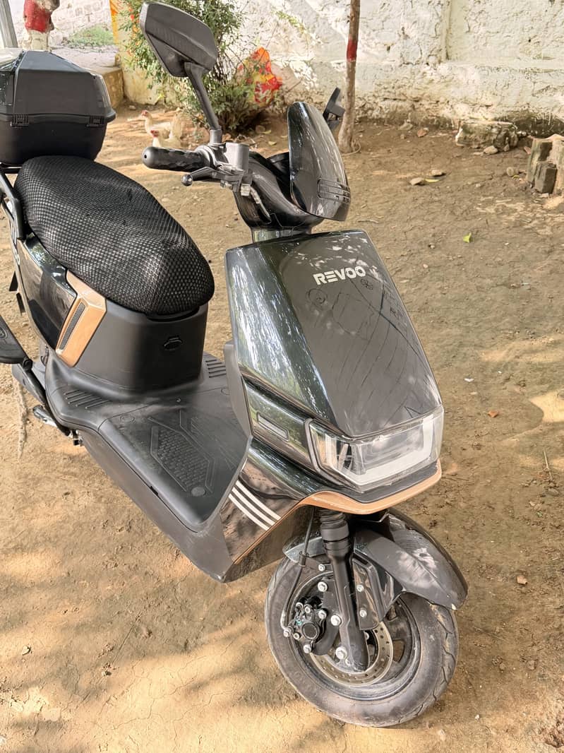 Revoo A12 2