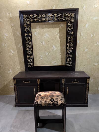 Dressing table in good condition