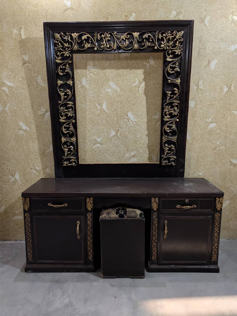 Dressing table in good condition 1