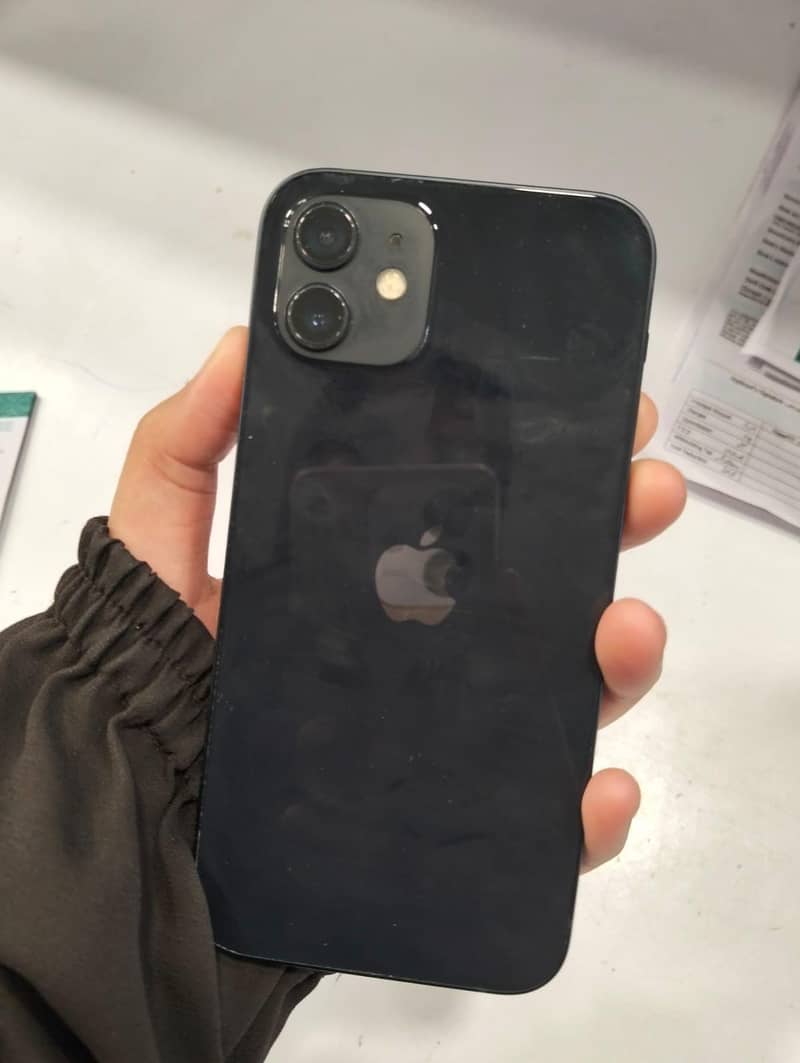Apple iPhone 12 4