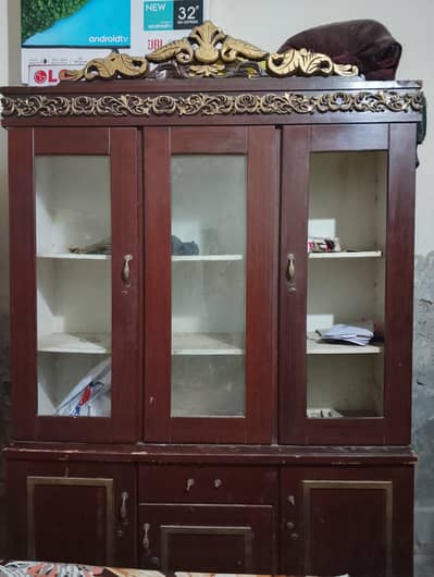 Kitchen cabinet.   (برتنوں کی الماری فروخت کے لیے)