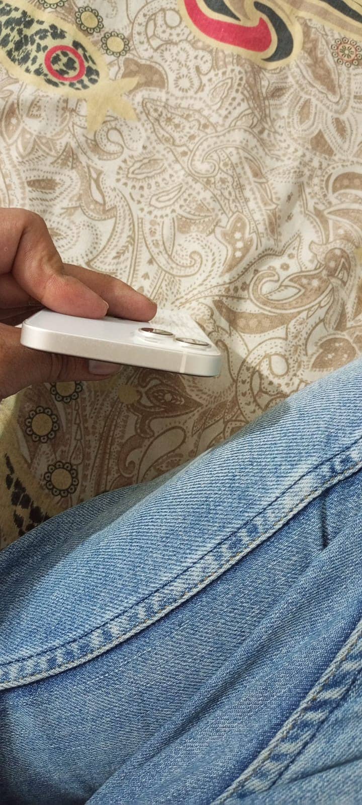 Apple iPhone 13 4
