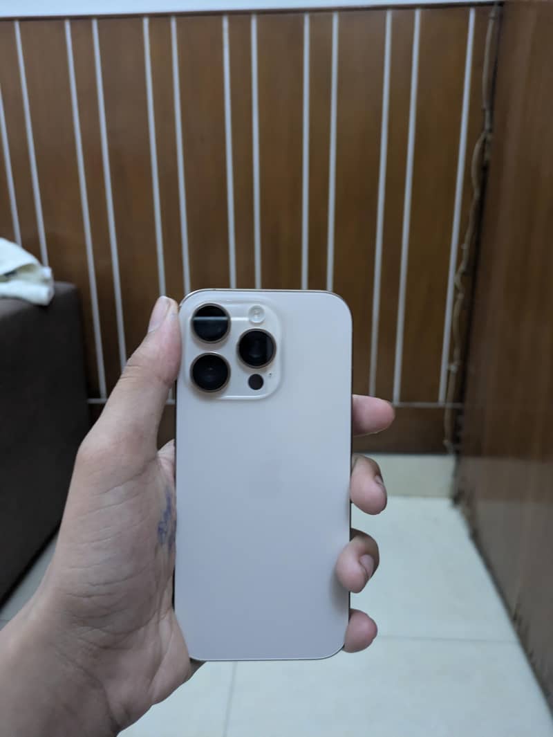 Apple iPhone 16 Pro 0
