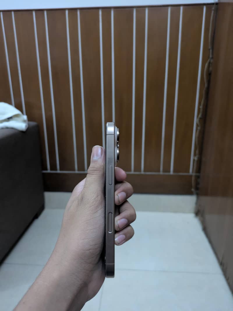 Apple iPhone 16 Pro 1