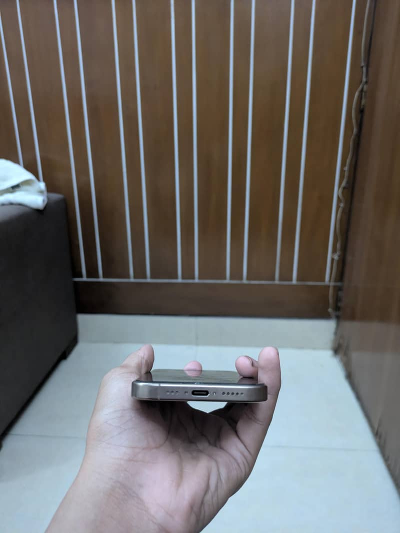 Apple iPhone 16 Pro 2