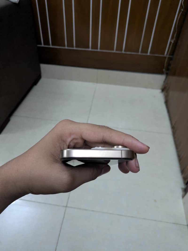Apple iPhone 16 Pro 4