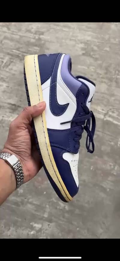 NIKE AIR JORDAN 1