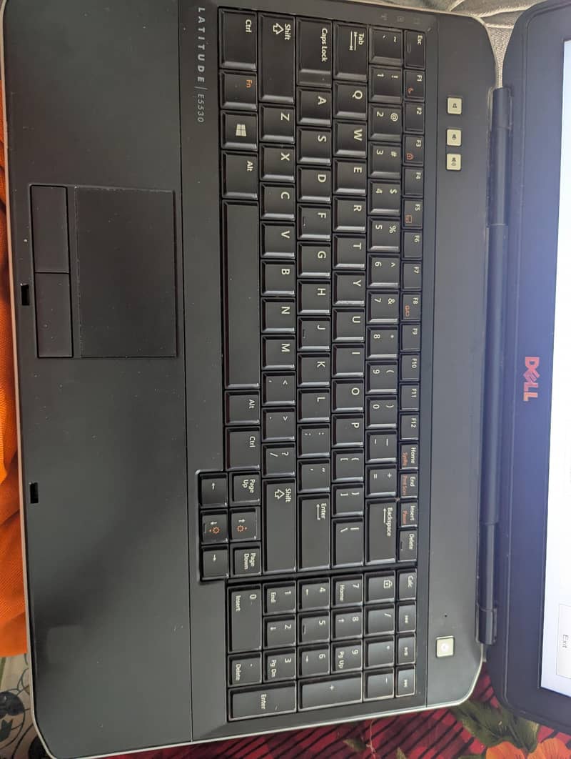 Dell Latitude E5530 1