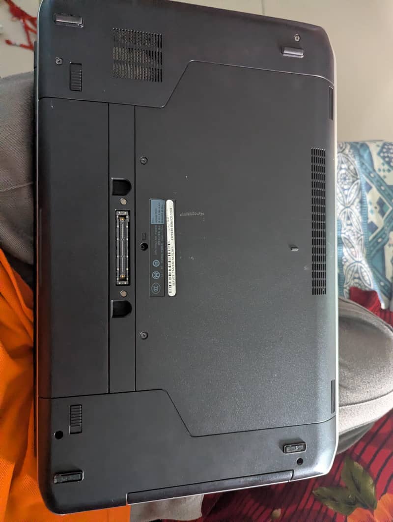 Dell Latitude E5530 3