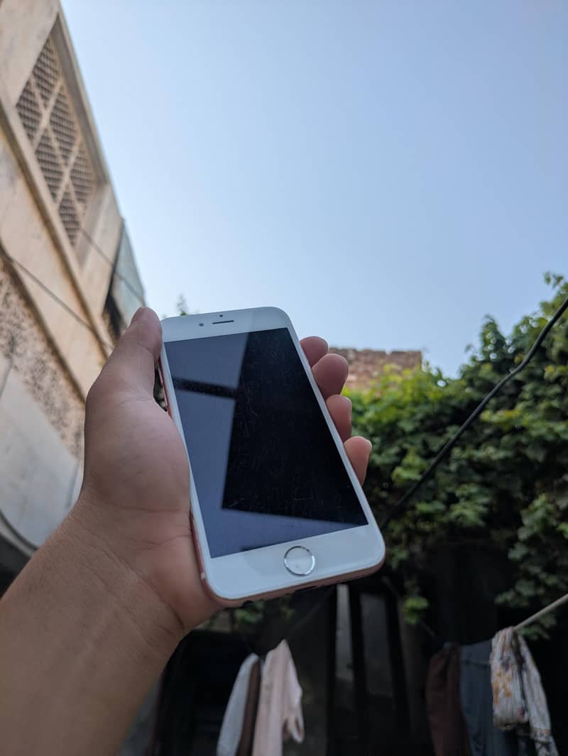 Apple iPhone 6S 1