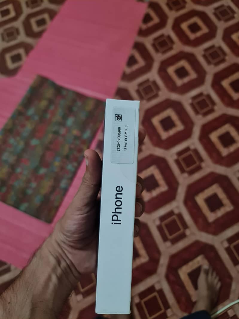 Apple iPhone 13 4