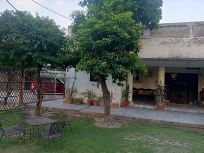 2 kanal 15 marla house for sale at Upper Mall