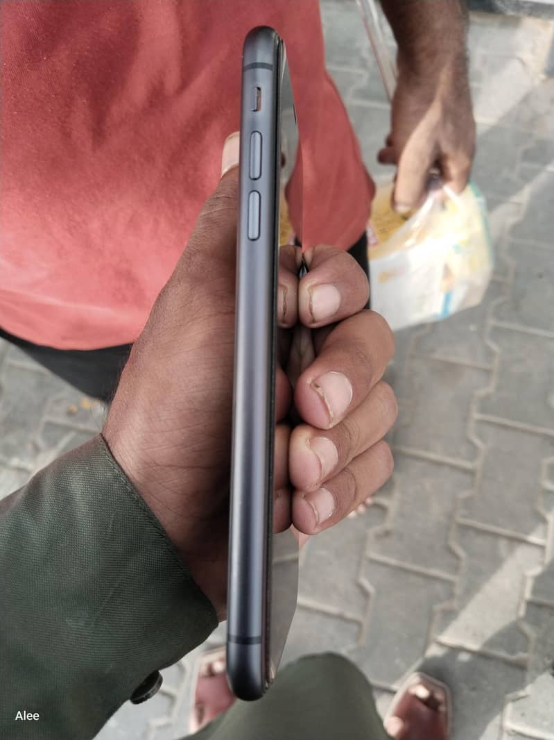 Apple iPhone 11 3