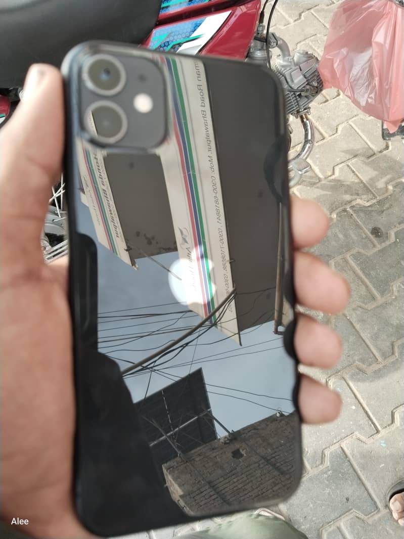 Apple iPhone 11 4