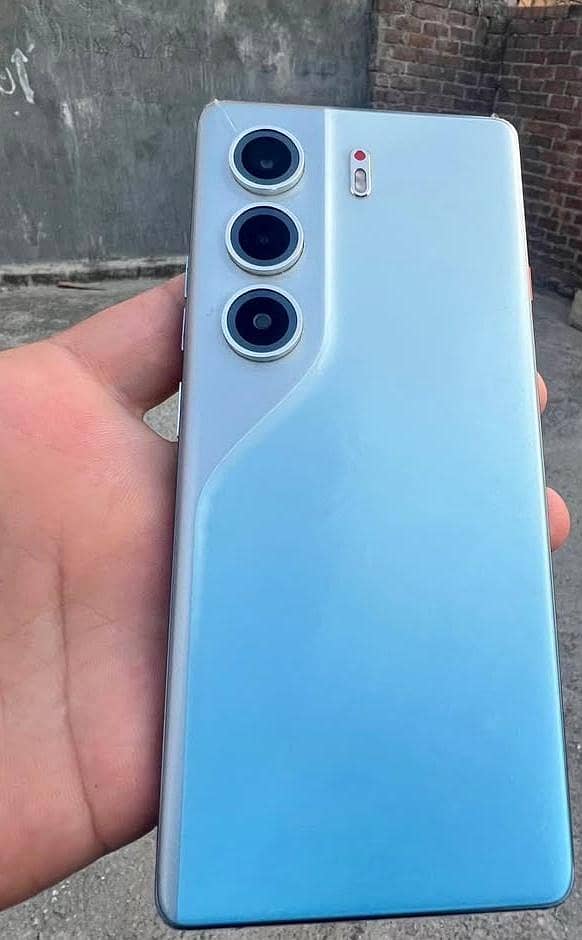 Tecno CAMON 40 Pro 0