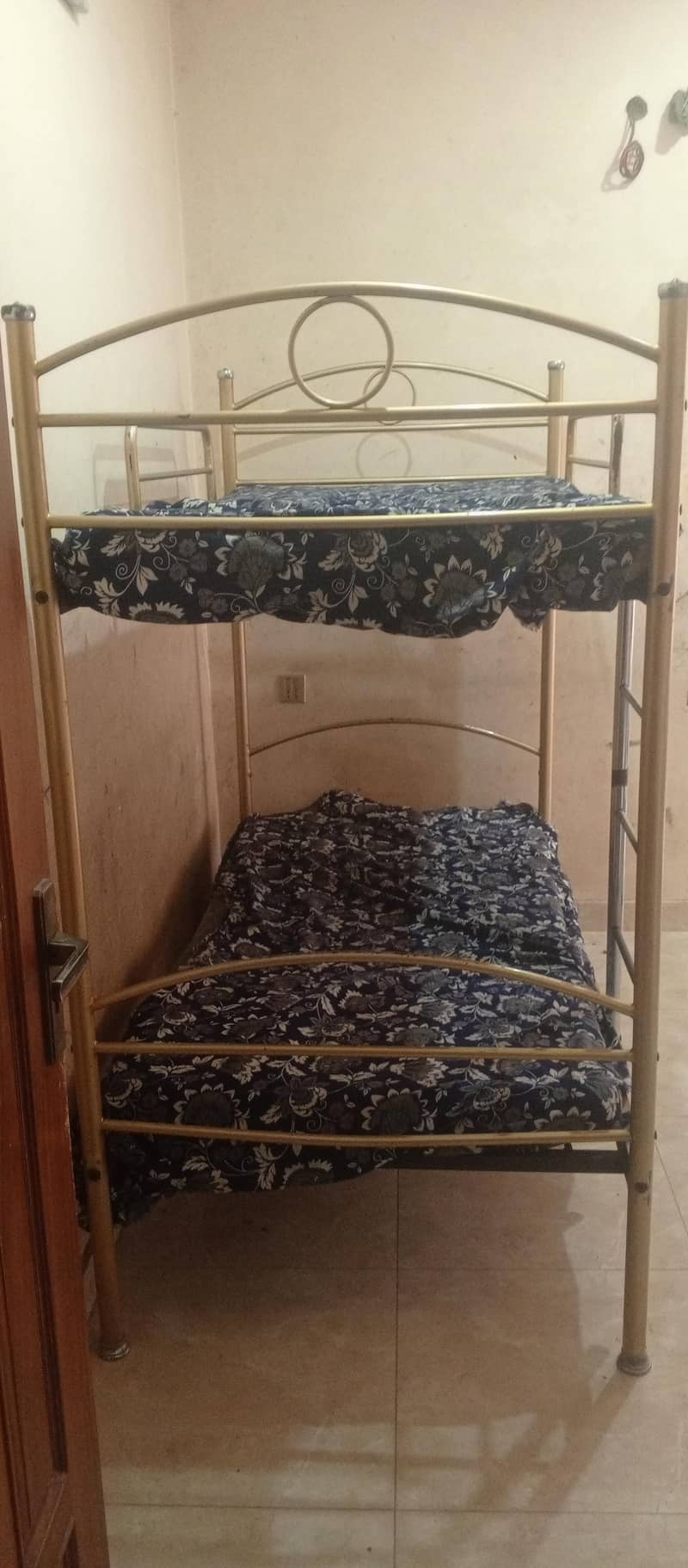 iron bed 0