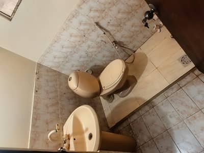 For sale 2 bed lounge in bisma avenue johar block 13