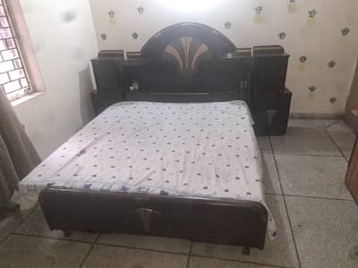 Double bed, 2 drawers & king size mattress with excellent condition