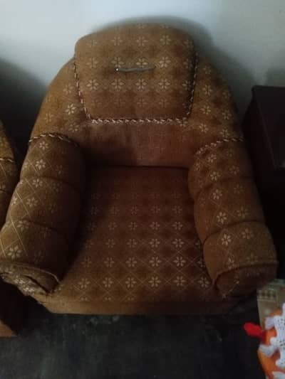 5 seater sofa set 3+1+1 excellent condition urgent sale