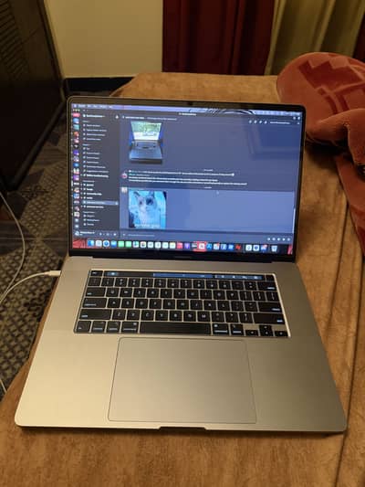 MacBook Pro 2019 16 inch i9 1tb
