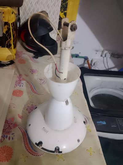 Ceiling Fan In Good Condition For Sale