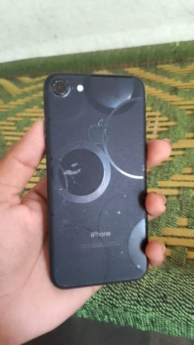Apple iPhone 7 1